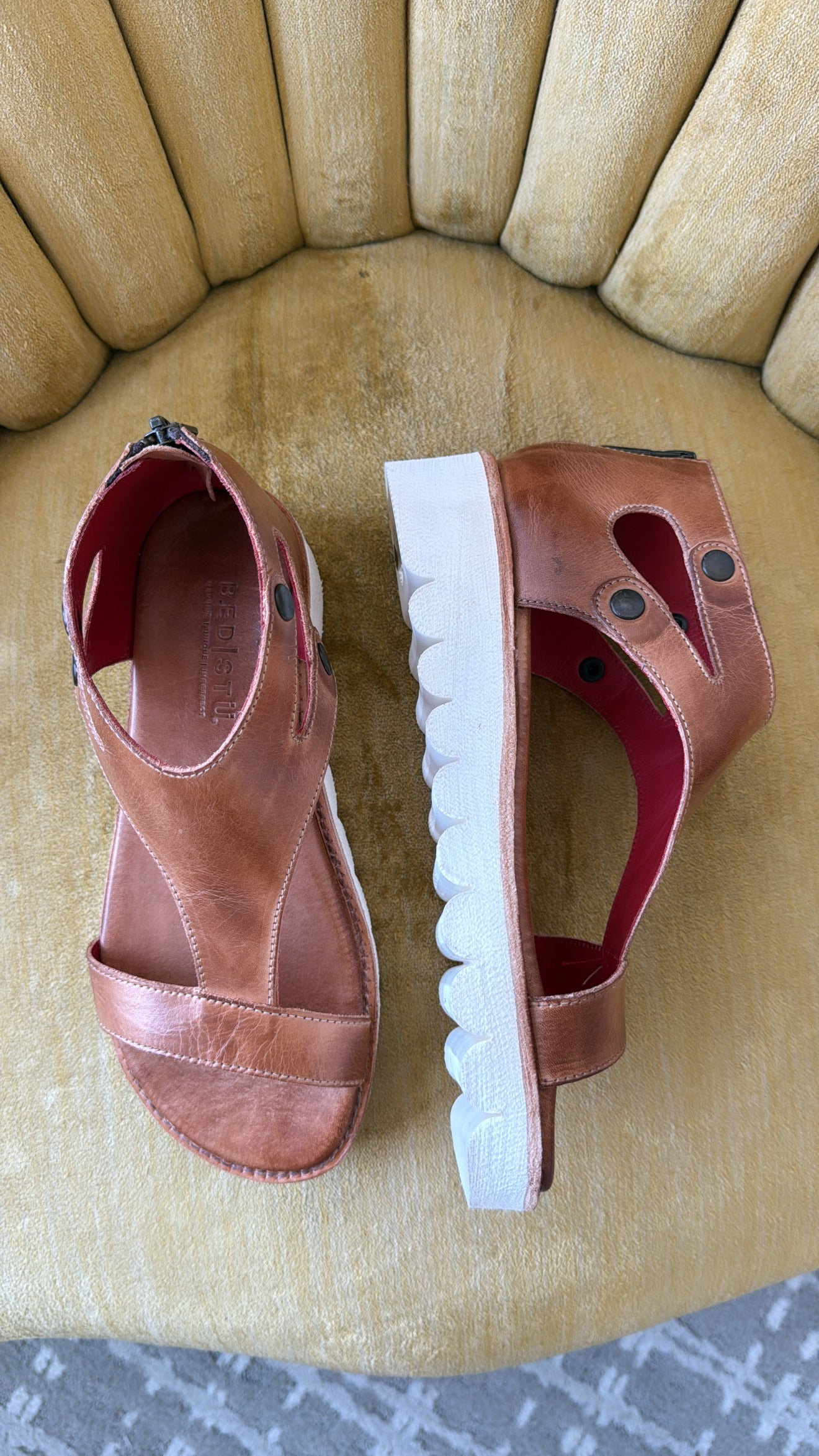Soni ii, Tan Rustic