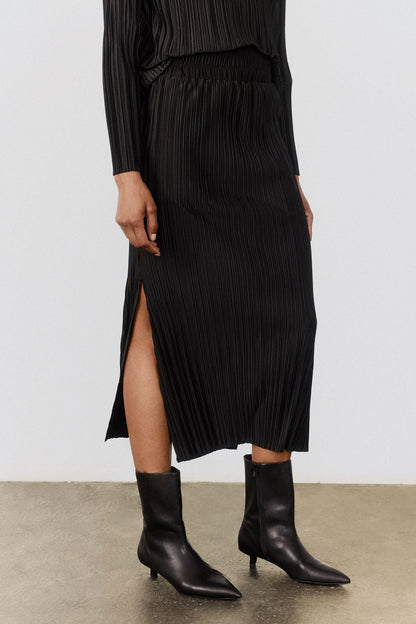 Relaxed Pleated Skirt