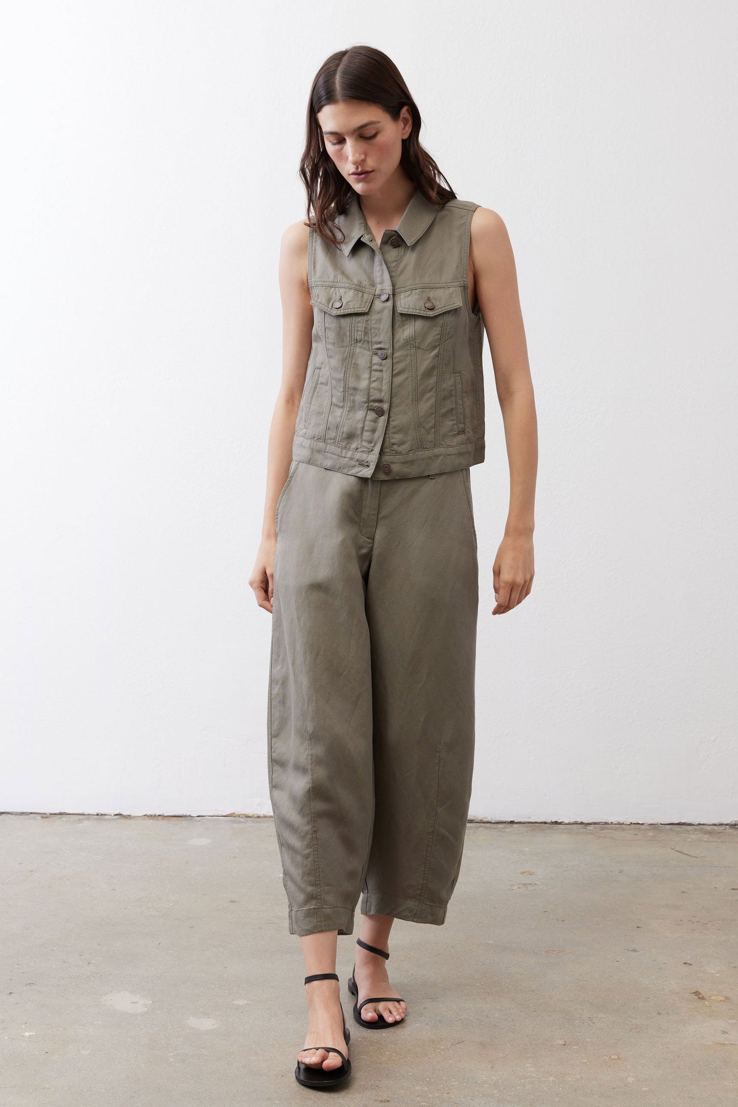 The Petite Wide Leg Ankle Pants